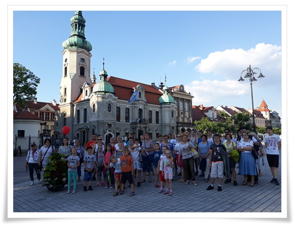 KOŁO TURYSTYCZNE Z MAMAMI W PSZCZYNIE I „OGRODACH KAPIAS”