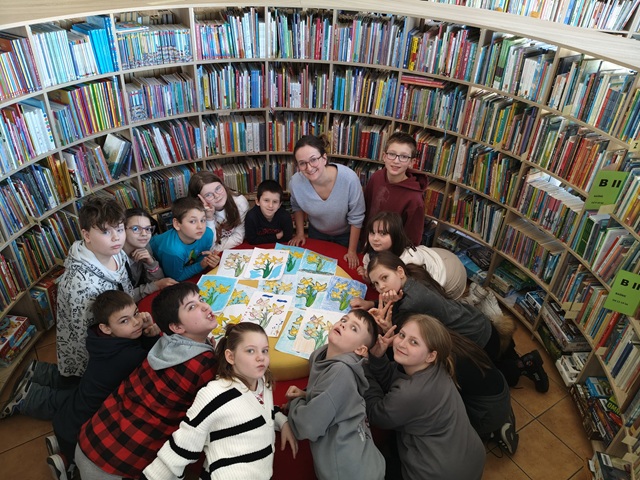 Klasa 4b z wizytą w bibliotece